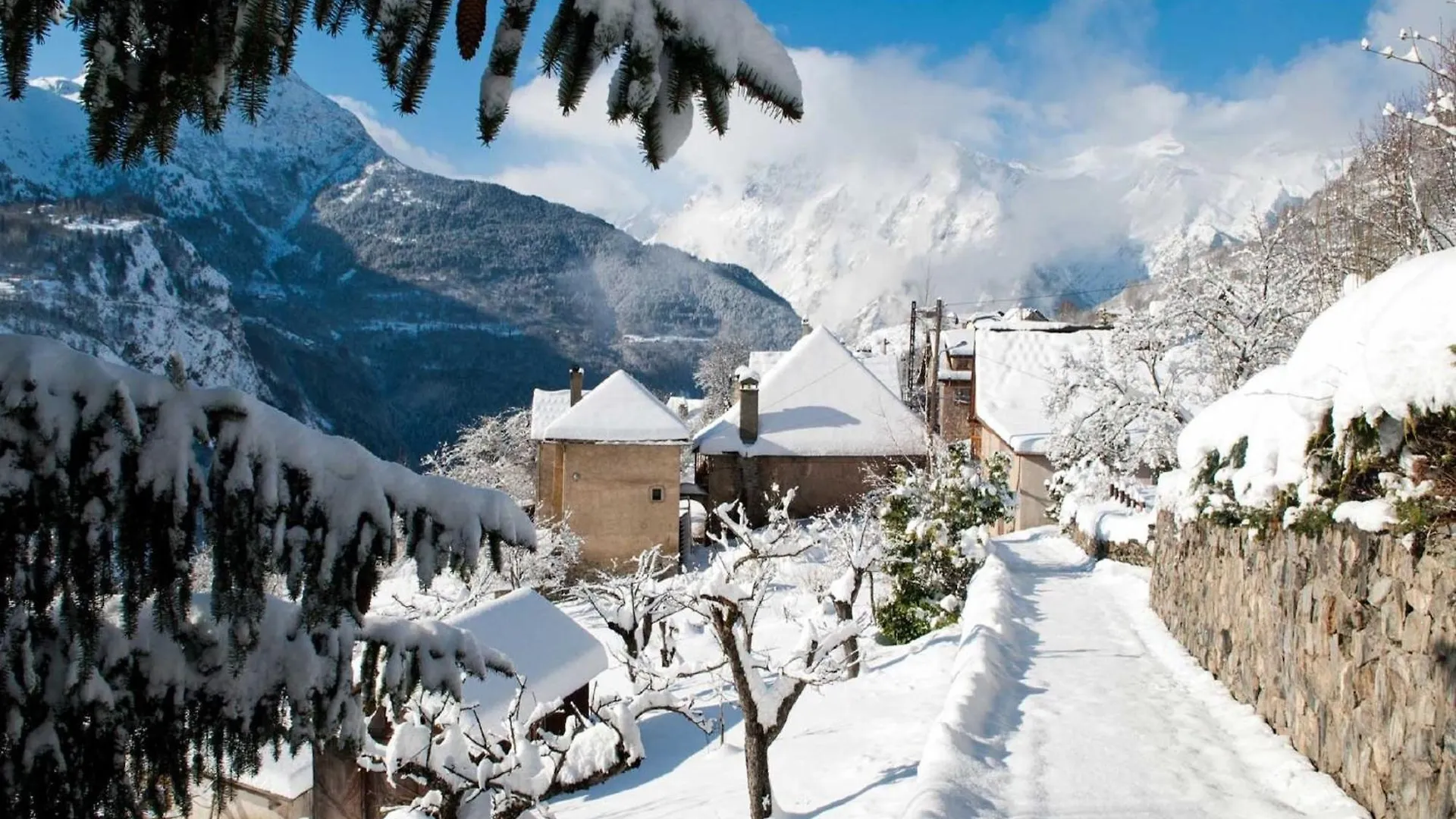 Apartments By The Slopes In L'Alpe D'Huez